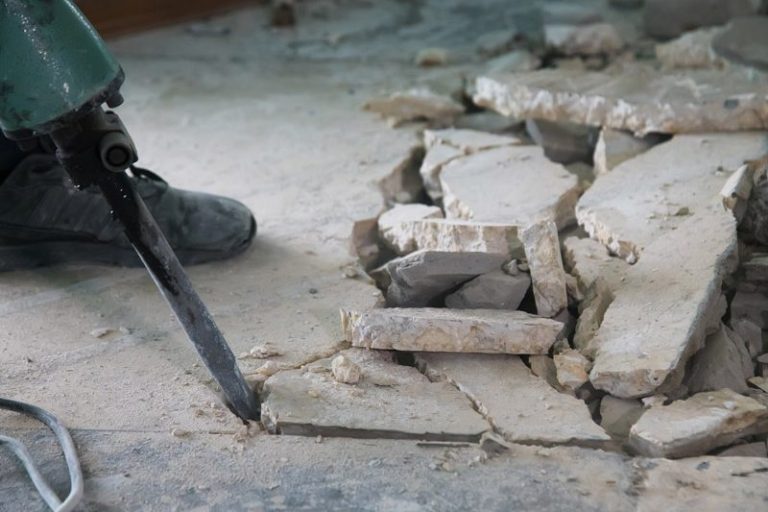 Abriss und Entkernung